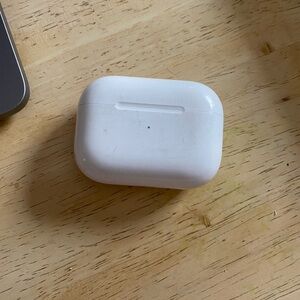 Apple Airpod Pro 1st Gen case and left AirPod